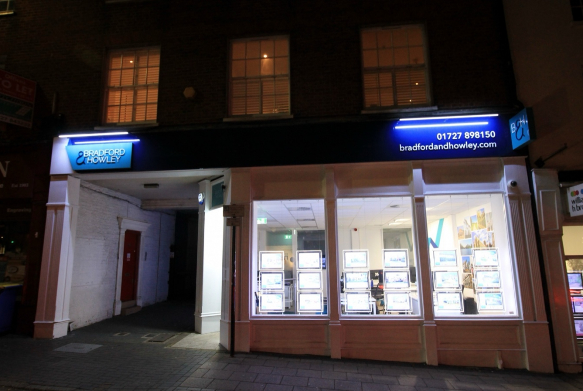 8 Chequer Street, St Albans, Shop to rent