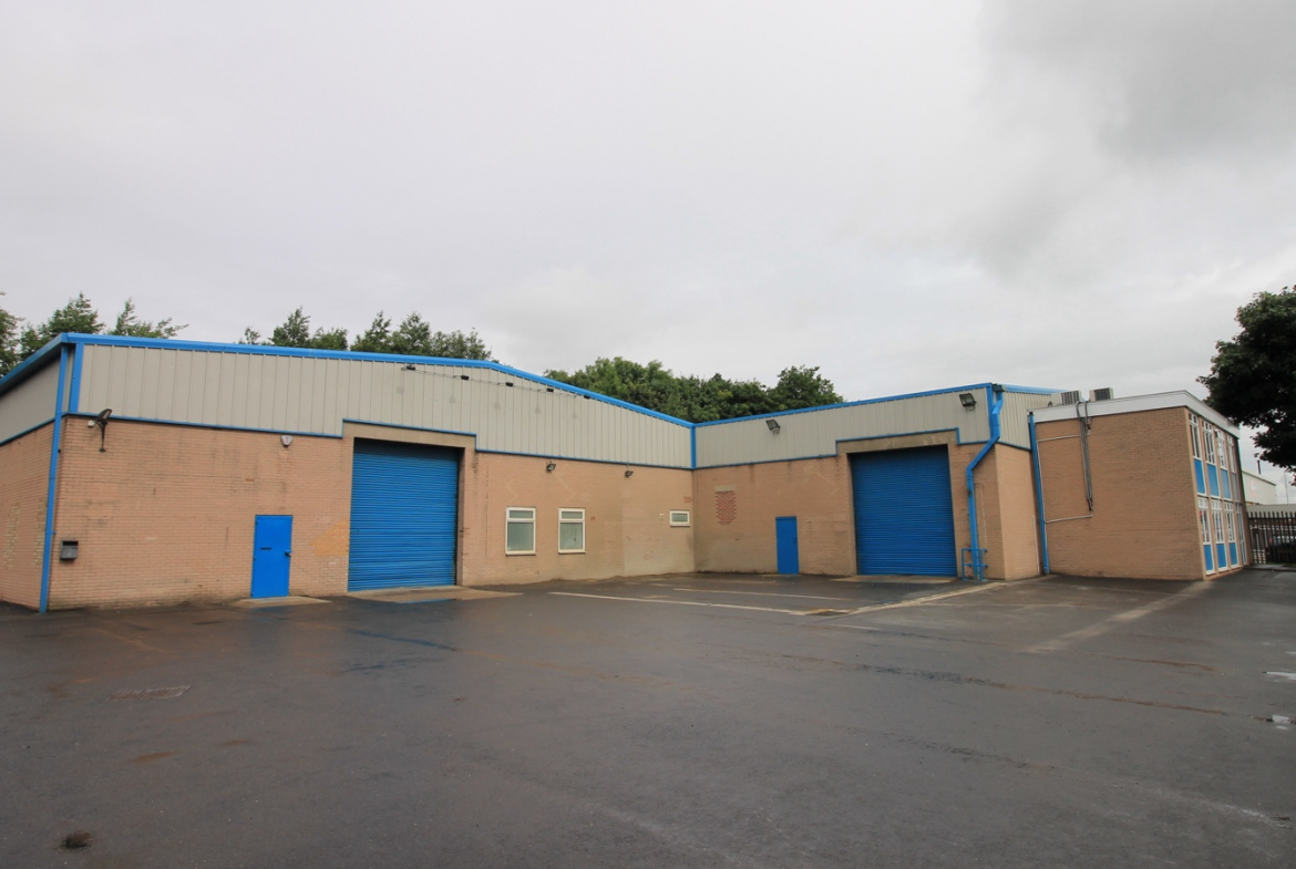 Unit 3 Roundwood Industrial Estate, Warehouse to rent, Osset, Dewsbury, Wakefield