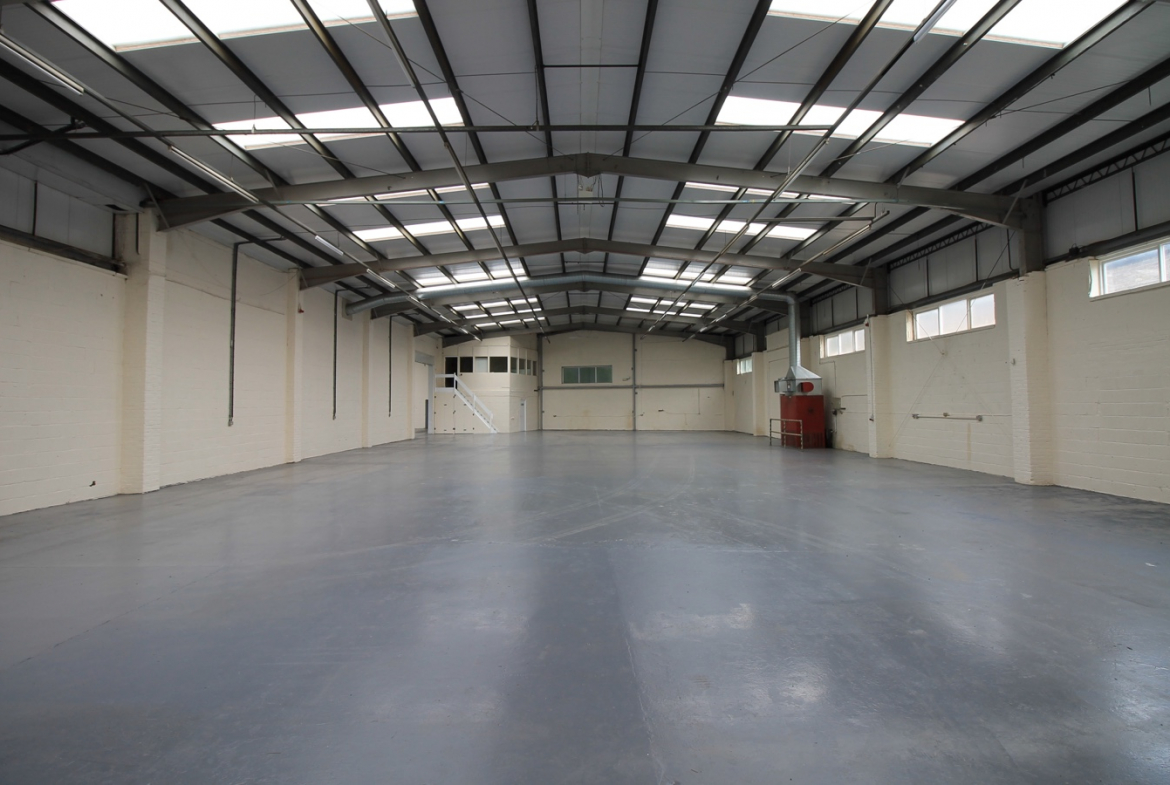 Unit 3 Roundwood Industrial Estate, Warehouse to rent, Osset, Dewsbury, Wakefield