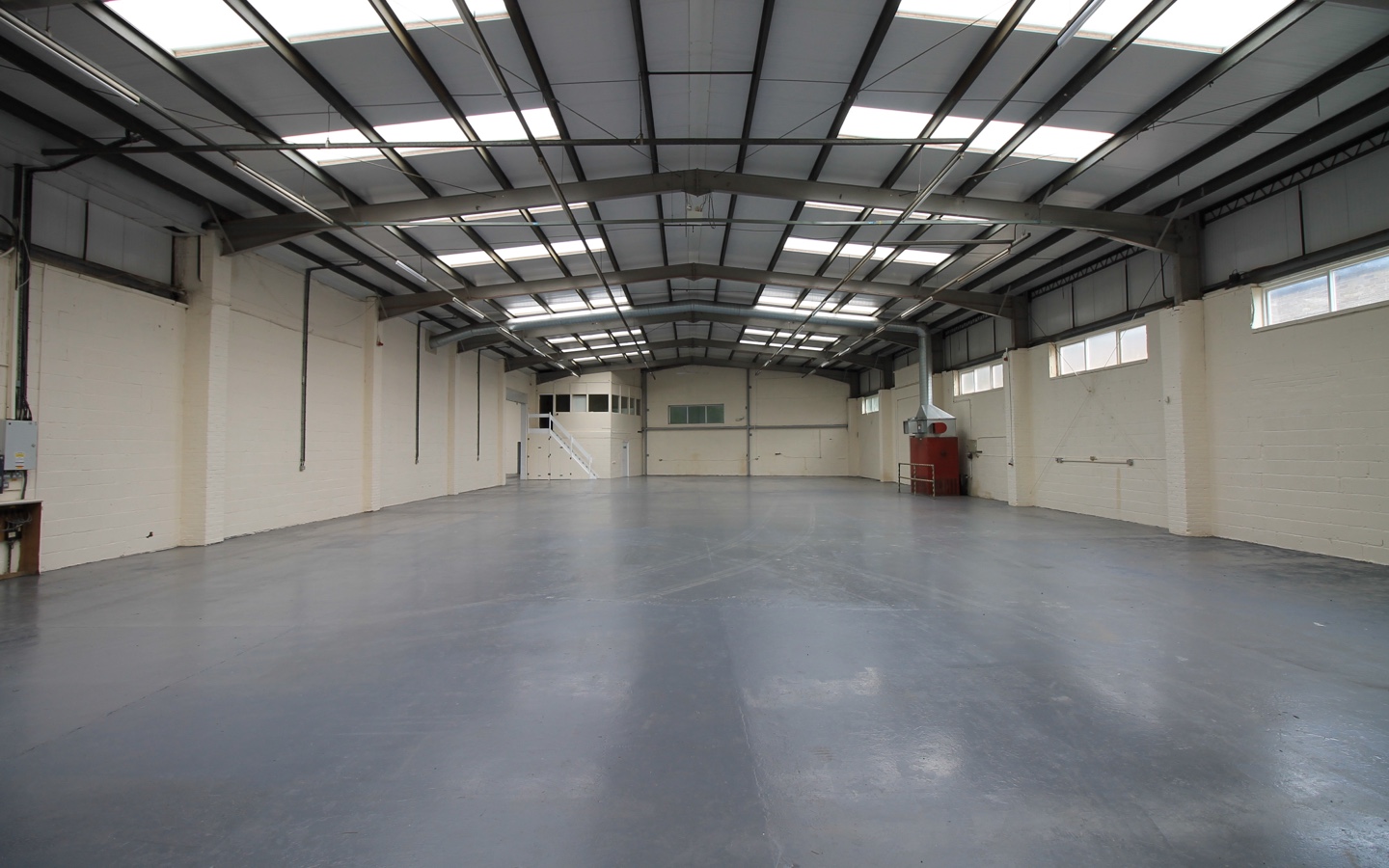 Unit 3 Roundwood Industrial Estate, Warehouse to rent, Osset, Dewsbury, Wakefield