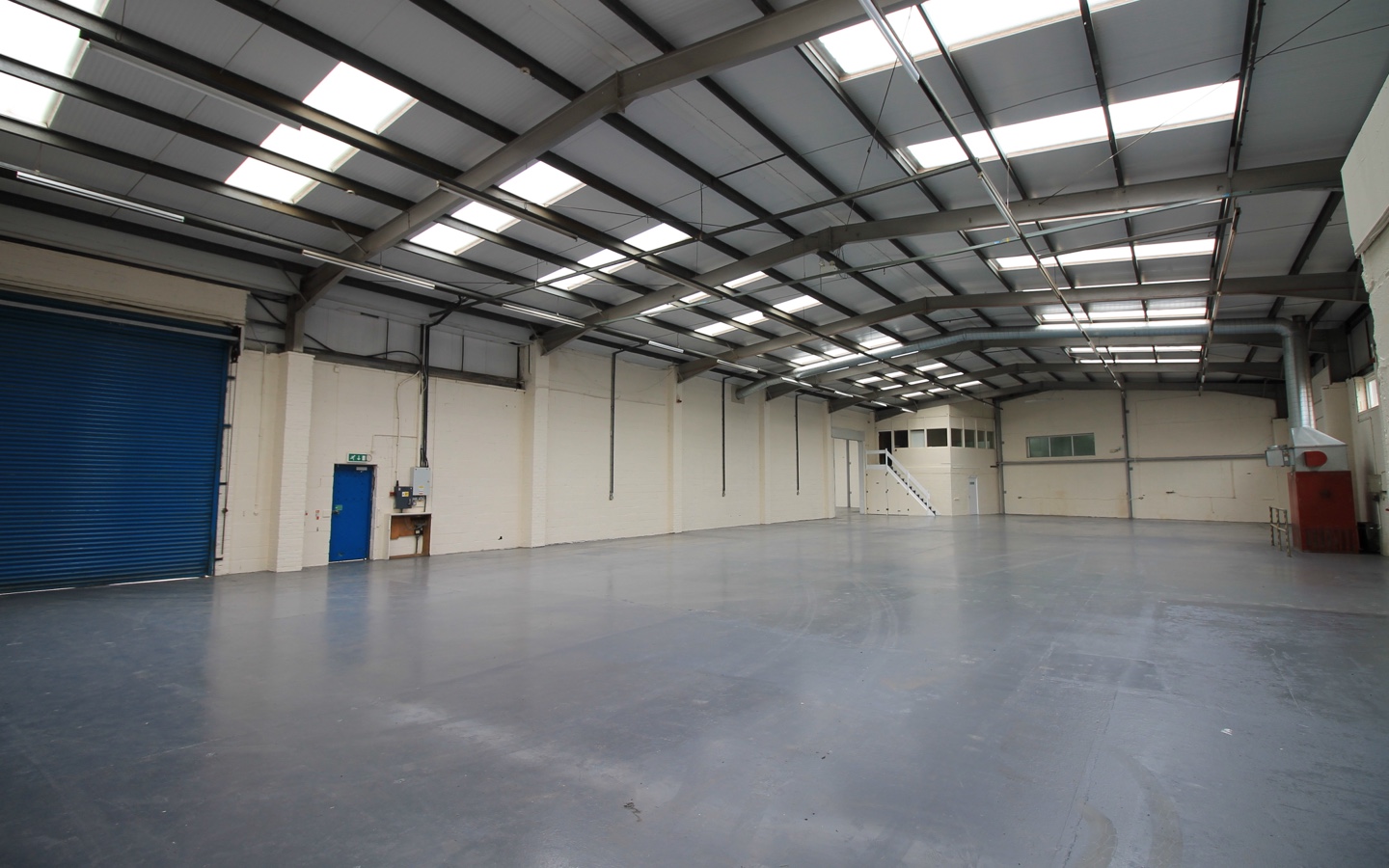 Unit 3 Roundwood Industrial Estate, Warehouse to rent, Osset, Dewsbury, Wakefield