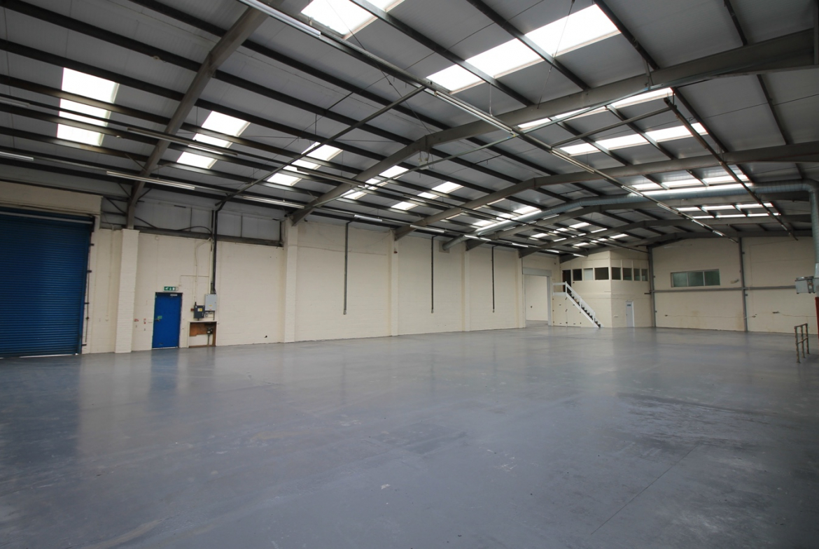 Unit 3 Roundwood Industrial Estate, Warehouse to rent, Osset, Dewsbury, Wakefield