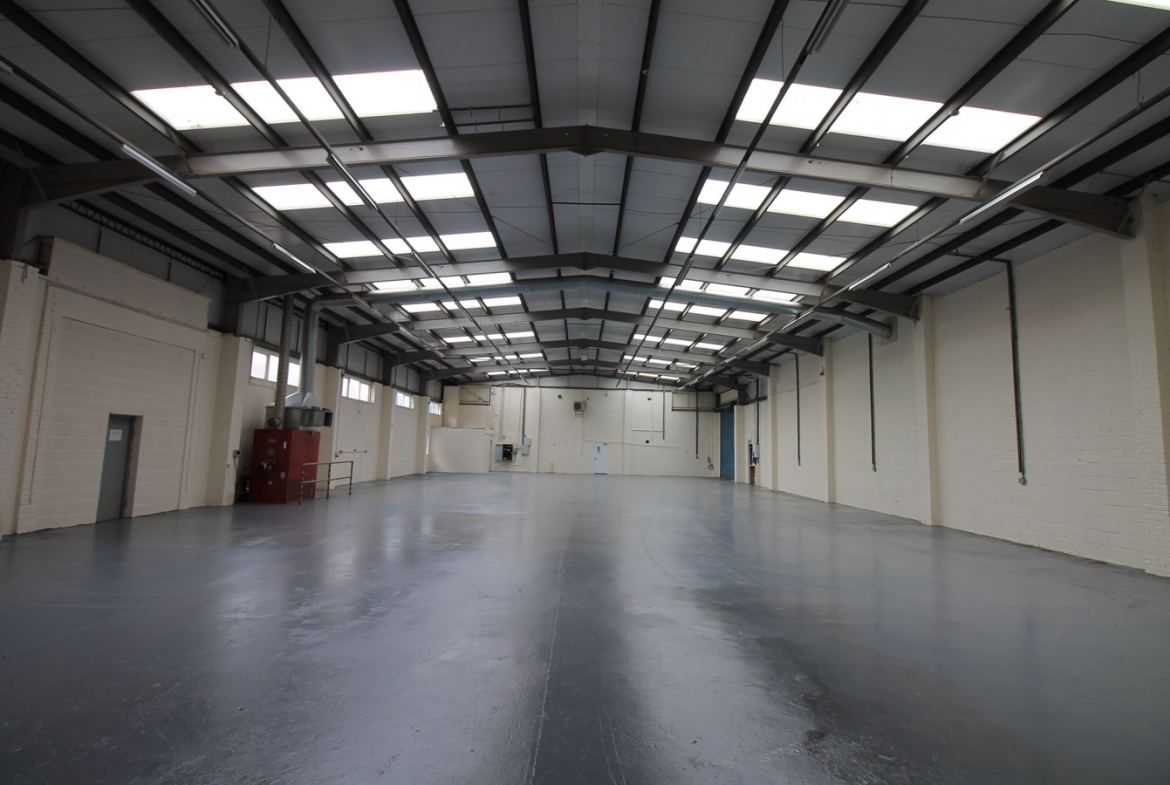 Unit 3 Roundwood Industrial Estate, Warehouse to rent, Osset, Dewsbury, Wakefield