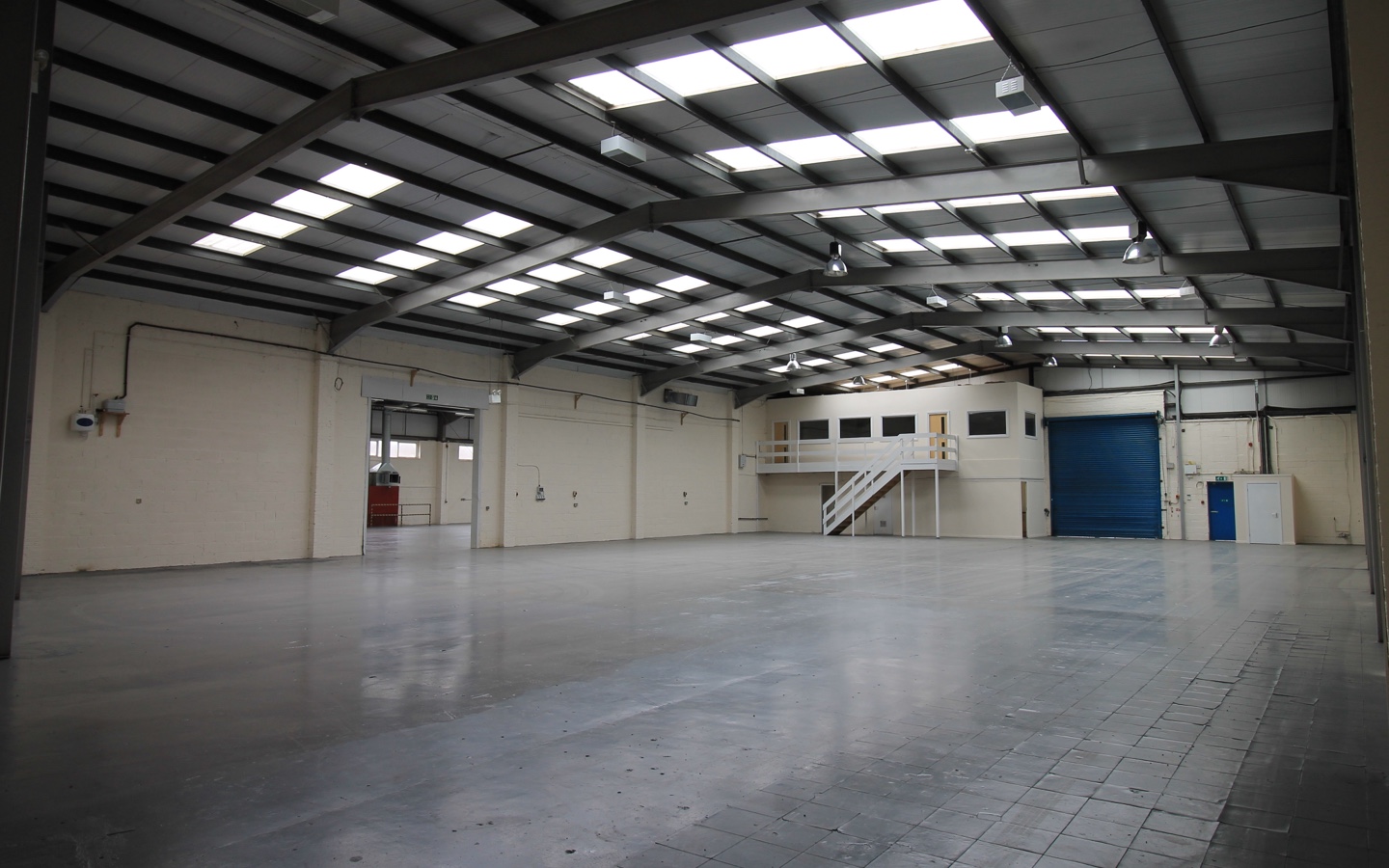 Unit 3 Roundwood Industrial Estate, Warehouse to rent, Osset, Dewsbury, Wakefield