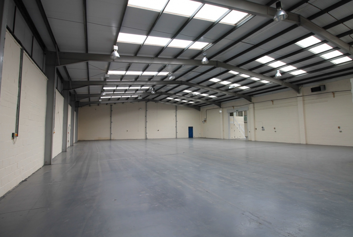 Unit 3 Roundwood Industrial Estate, Warehouse to rent, Osset, Dewsbury, Wakefield