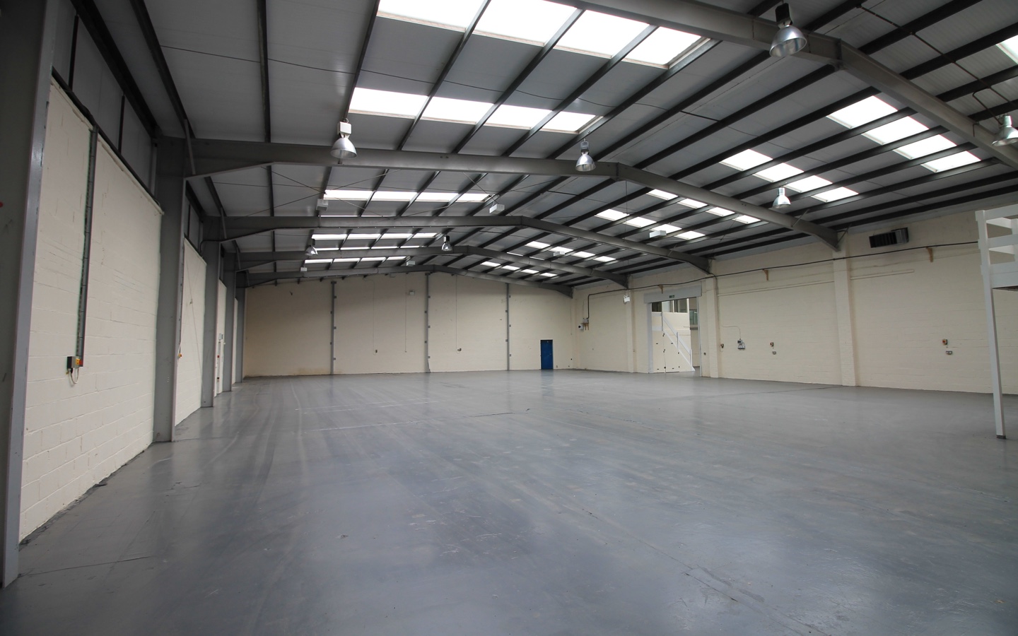 Unit 3 Roundwood Industrial Estate, Warehouse to rent, Osset, Dewsbury, Wakefield