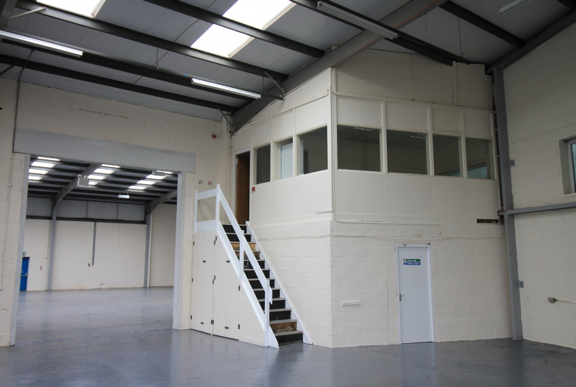 Unit 3 Roundwood Industrial Estate, Warehouse to rent, Osset, Dewsbury, Wakefield