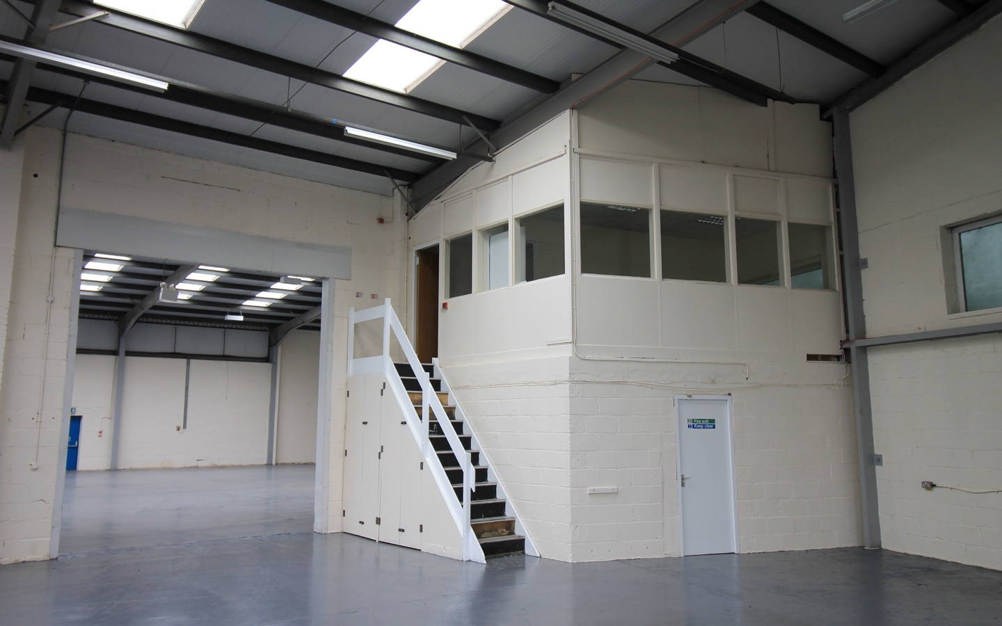 Unit 3 Roundwood Industrial Estate, Warehouse to rent, Osset, Dewsbury, Wakefield