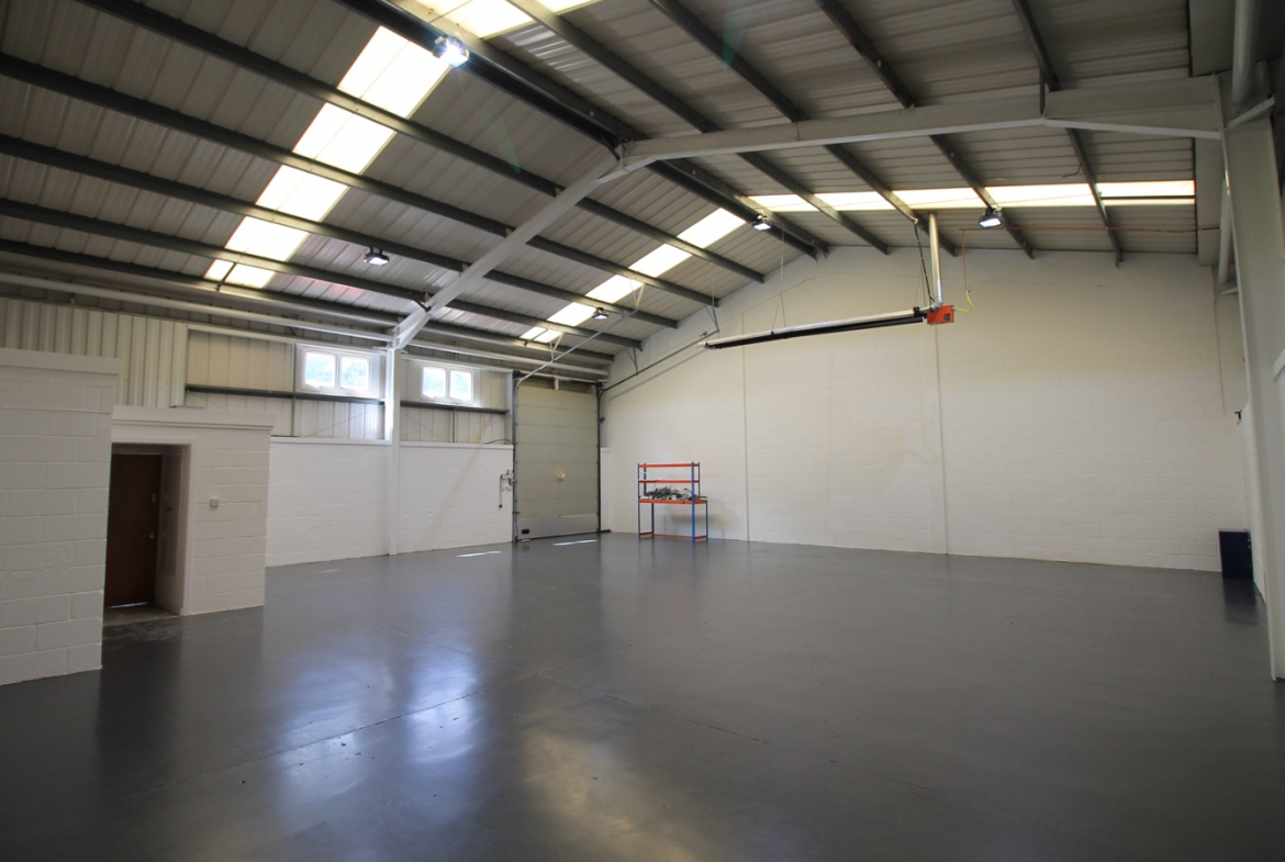 Unit 4 Riverside Industrial Estate, Waters Meeting Road, Bolton, warehouse to rent