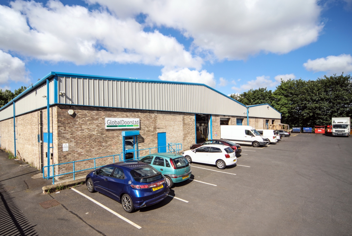 Unit 4 Roundwood Industrial Estate, Warehouse to rent, Osset, Dewsbury, Wakefield