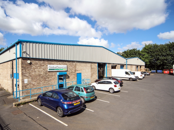 Unit 4 Roundwood Industrial Estate, Warehouse to rent, Osset, Dewsbury, Wakefield