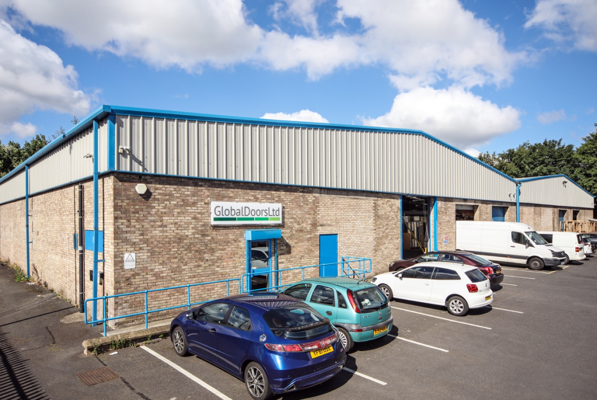 Unit 4 Roundwood Industrial Estate, Warehouse to rent, Osset, Dewsbury, Wakefield