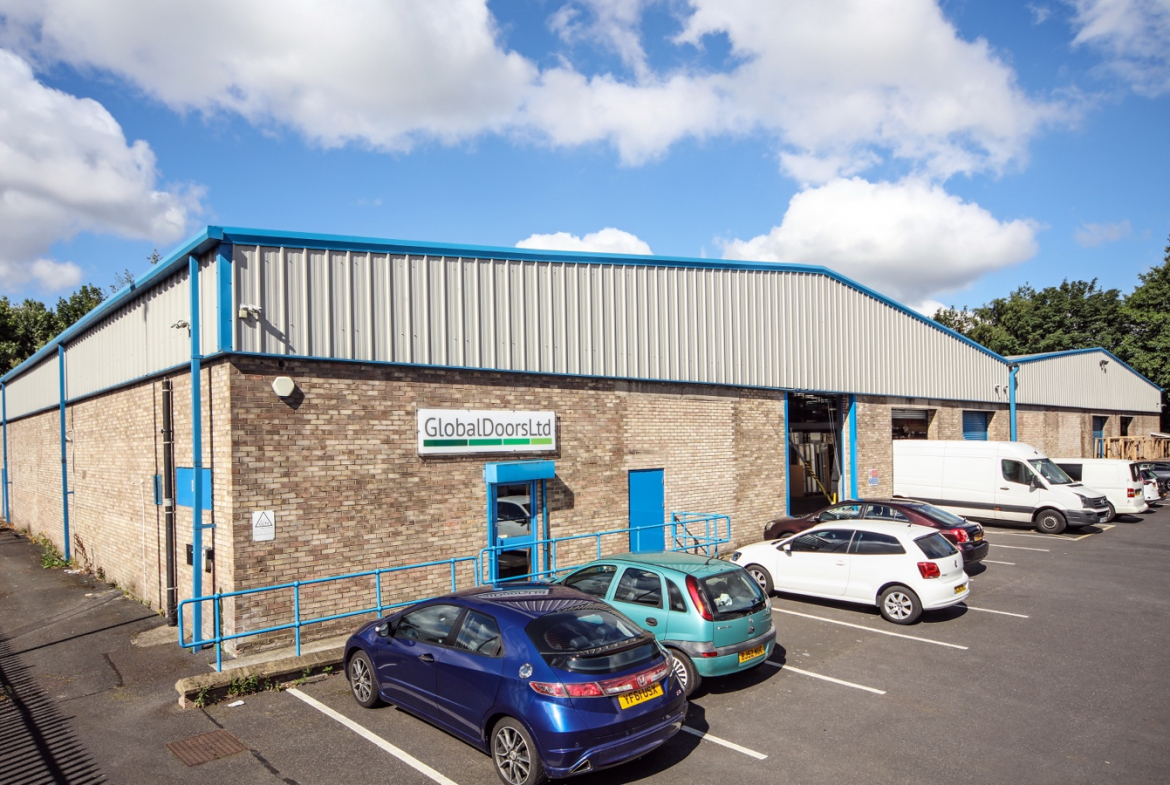 Unit 4 Roundwood Industrial Estate, Warehouse to rent, Osset, Dewsbury, Wakefield